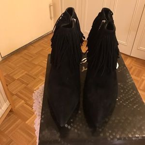 Black Suede Sam Edelman Fashionable Ankle Boots with Fringes